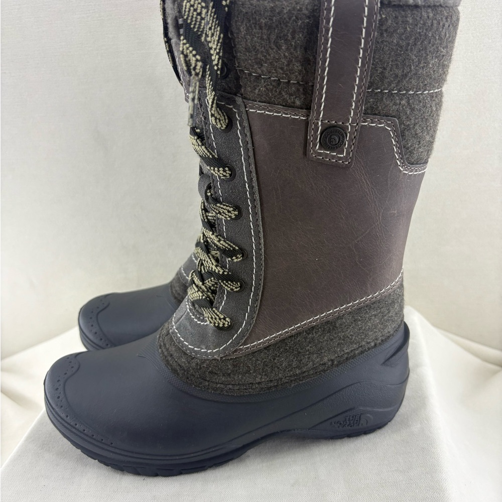 The North Face womens Shellista IV Insulated Winter Boots size 6M new in box